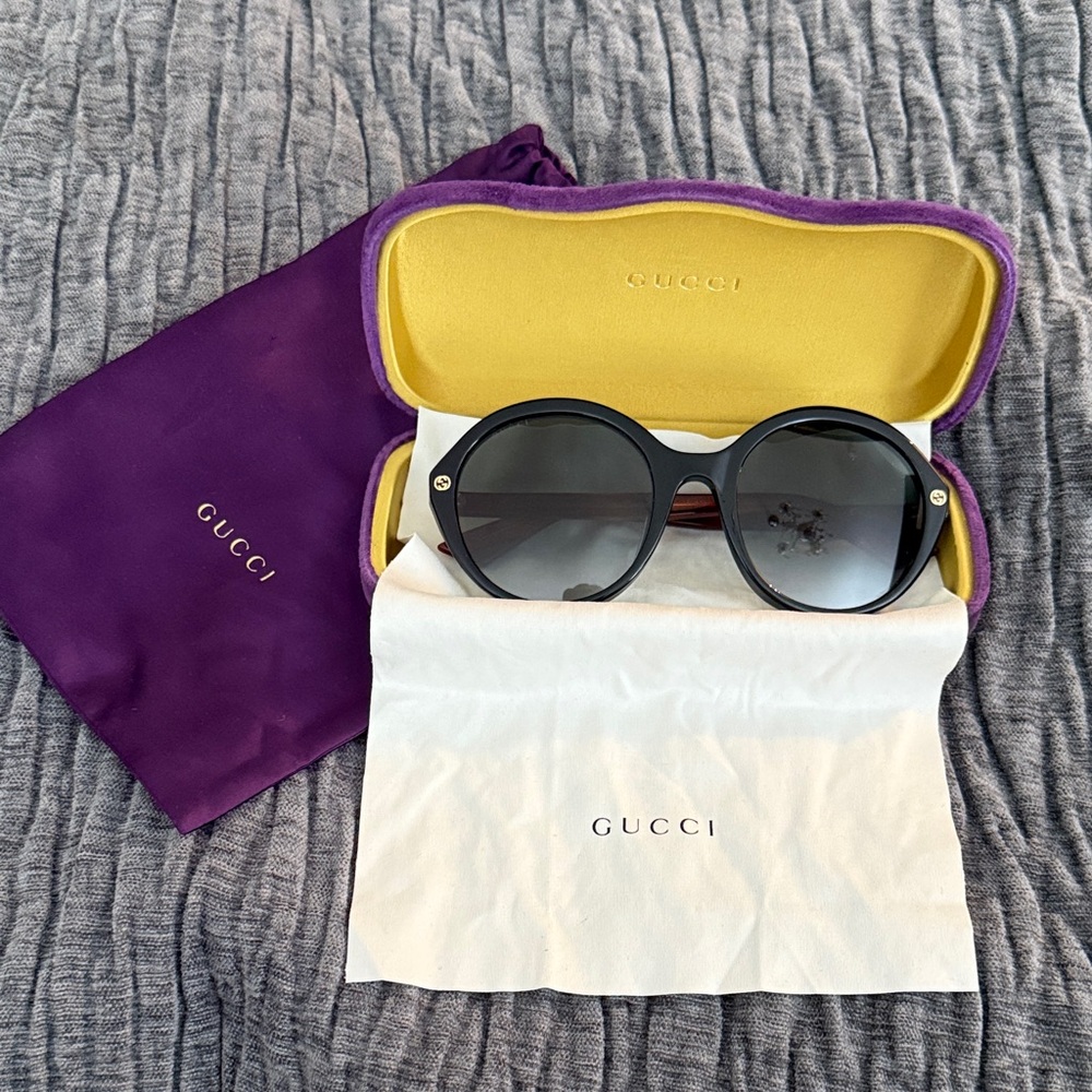 Gucci Black Round Sunglasses
